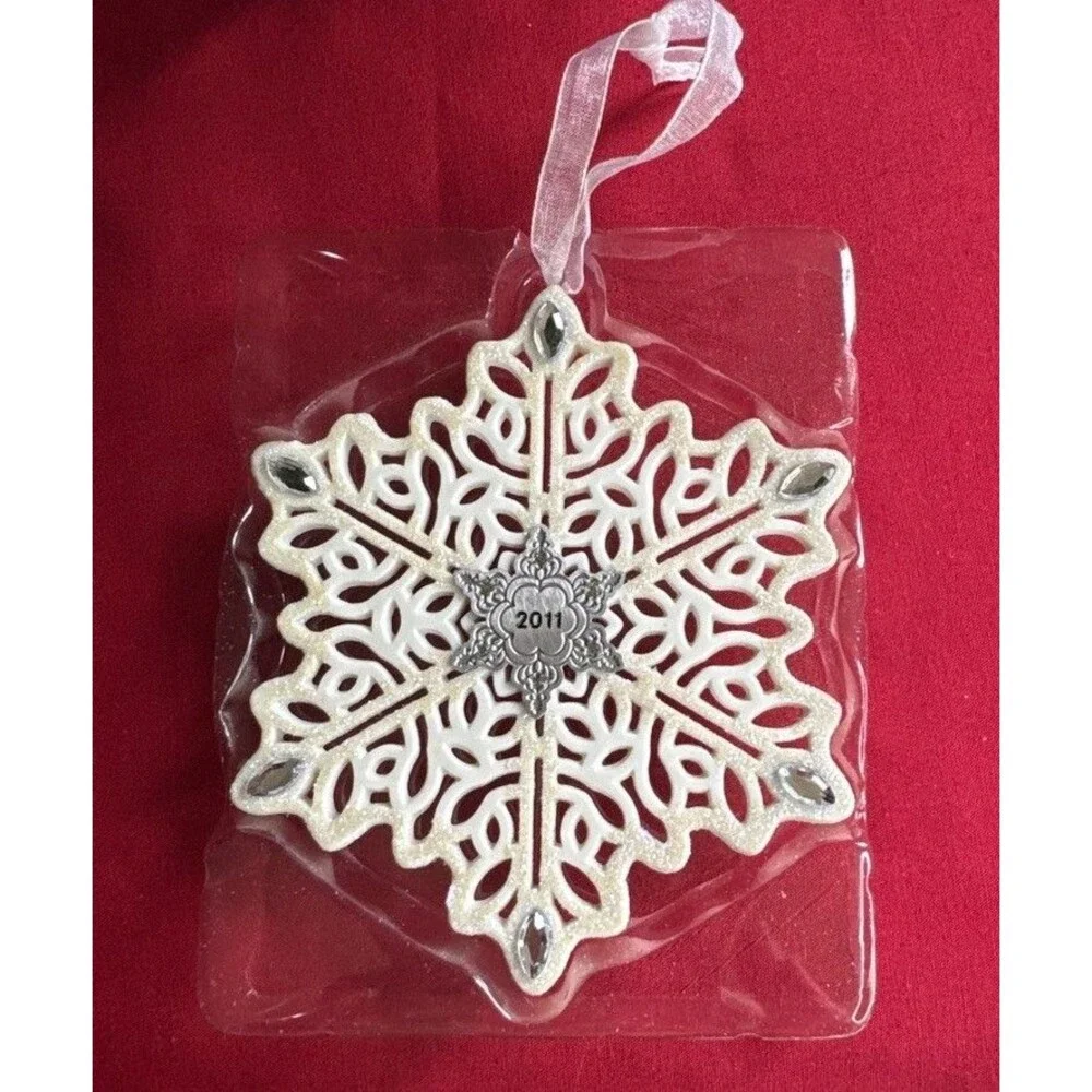 Hallmark 2011 Snowflake Porcelain Rhinestone Ornament QXG3519 Ruth Donikowski